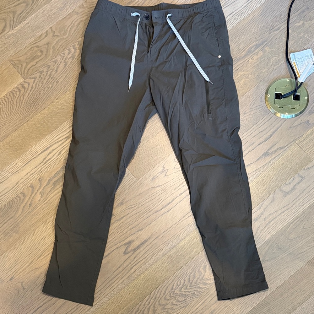 Vuori Men's Olive Brown Jogger Pants with White Drawstring
